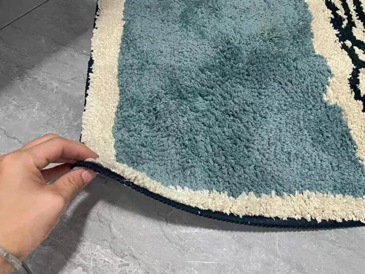 Bath Mat with Abstract Pattern and Anti-Slip Bottom