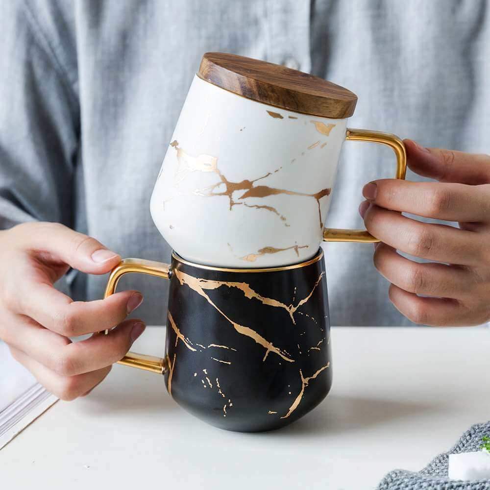 Ceramic Coffee Mug with Wooden Lid and Gold Marble Pattern