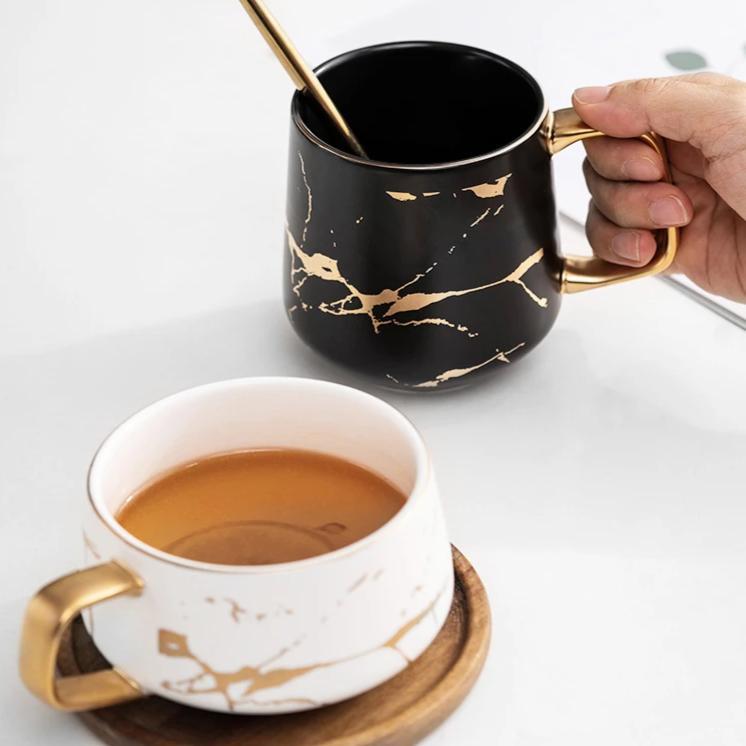 Ceramic Coffee Mug with Wooden Lid and Gold Marble Pattern