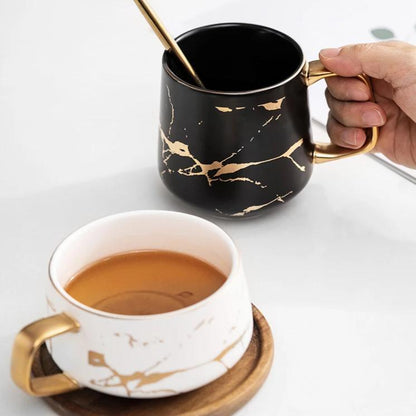 Ceramic Coffee Mug with Wooden Lid and Gold Marble Pattern