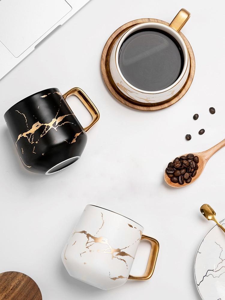 Ceramic Coffee Mug with Wooden Lid and Gold Marble Pattern