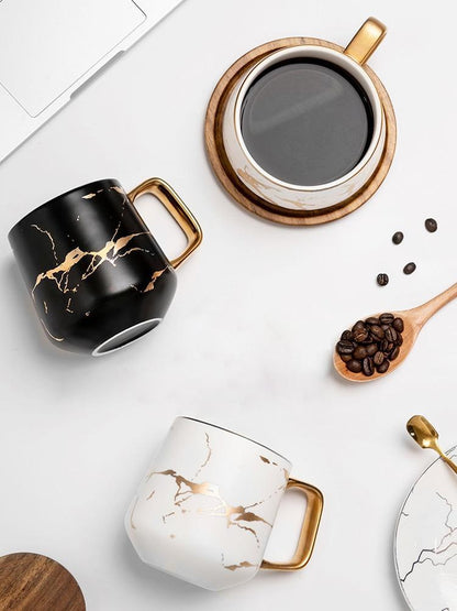 Ceramic Coffee Mug with Wooden Lid and Gold Marble Pattern