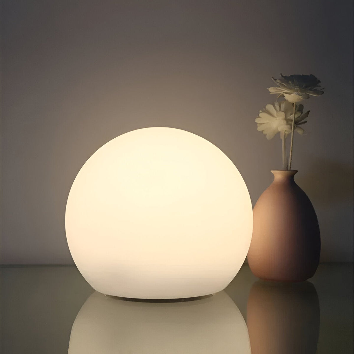 Globe Table Lamp Minimalist with RGB Color Changing and Remote Control