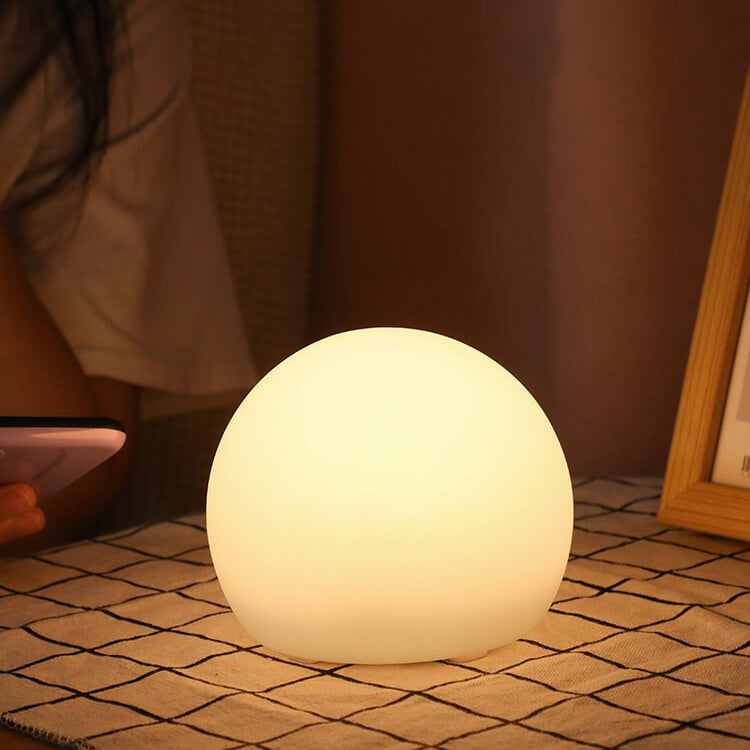 Minimalist LED Table Lamp with Remote Control and Geometric Shape