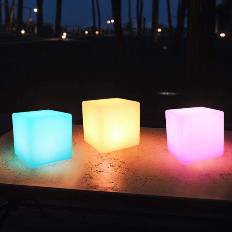 Minimalist LED Table Lamp with Remote Control and Geometric Shape