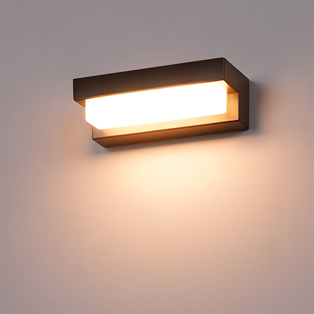Modern Solar Linear Outdoor Wall Light with IP65 Rating