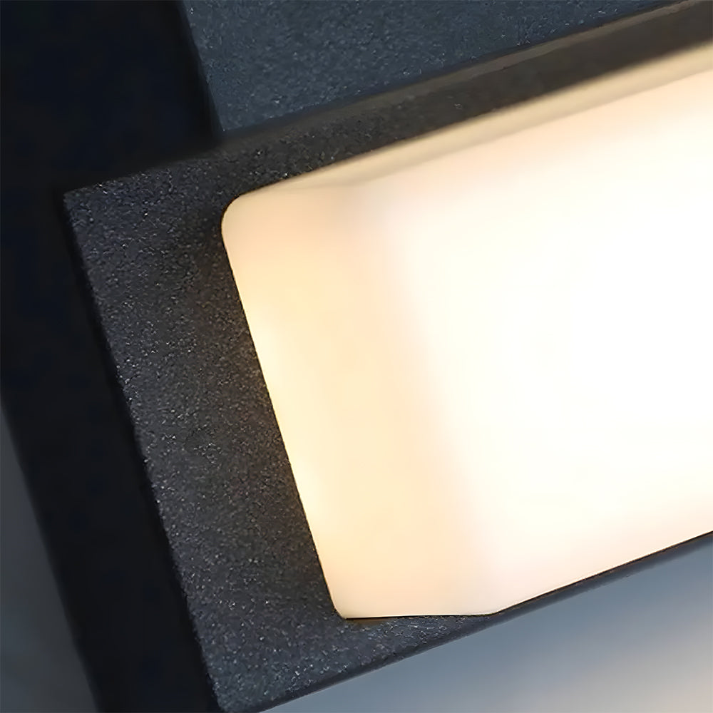 Modern Solar Linear Outdoor Wall Light with IP65 Rating