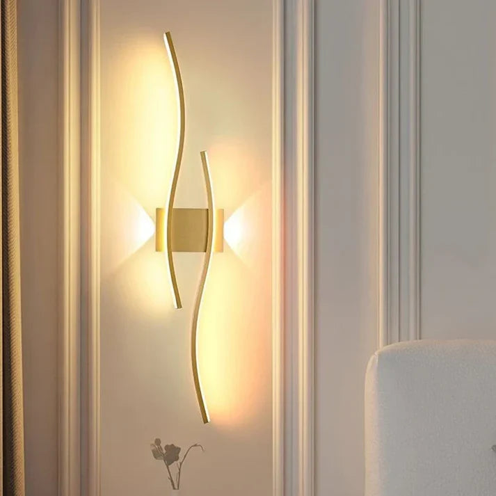 Modern Wave LED Wall Lamp with Curved Design and Integrated LED