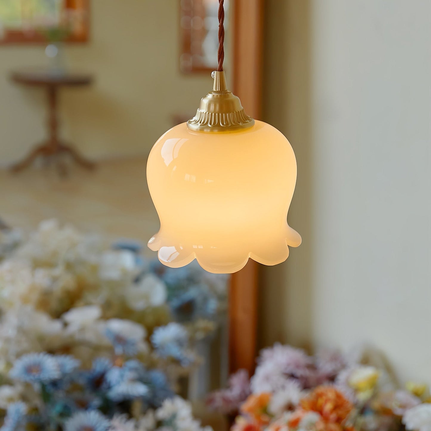Pendant Lamp Vintage with Flower-Shaped Glass Shade and Brass Fitting