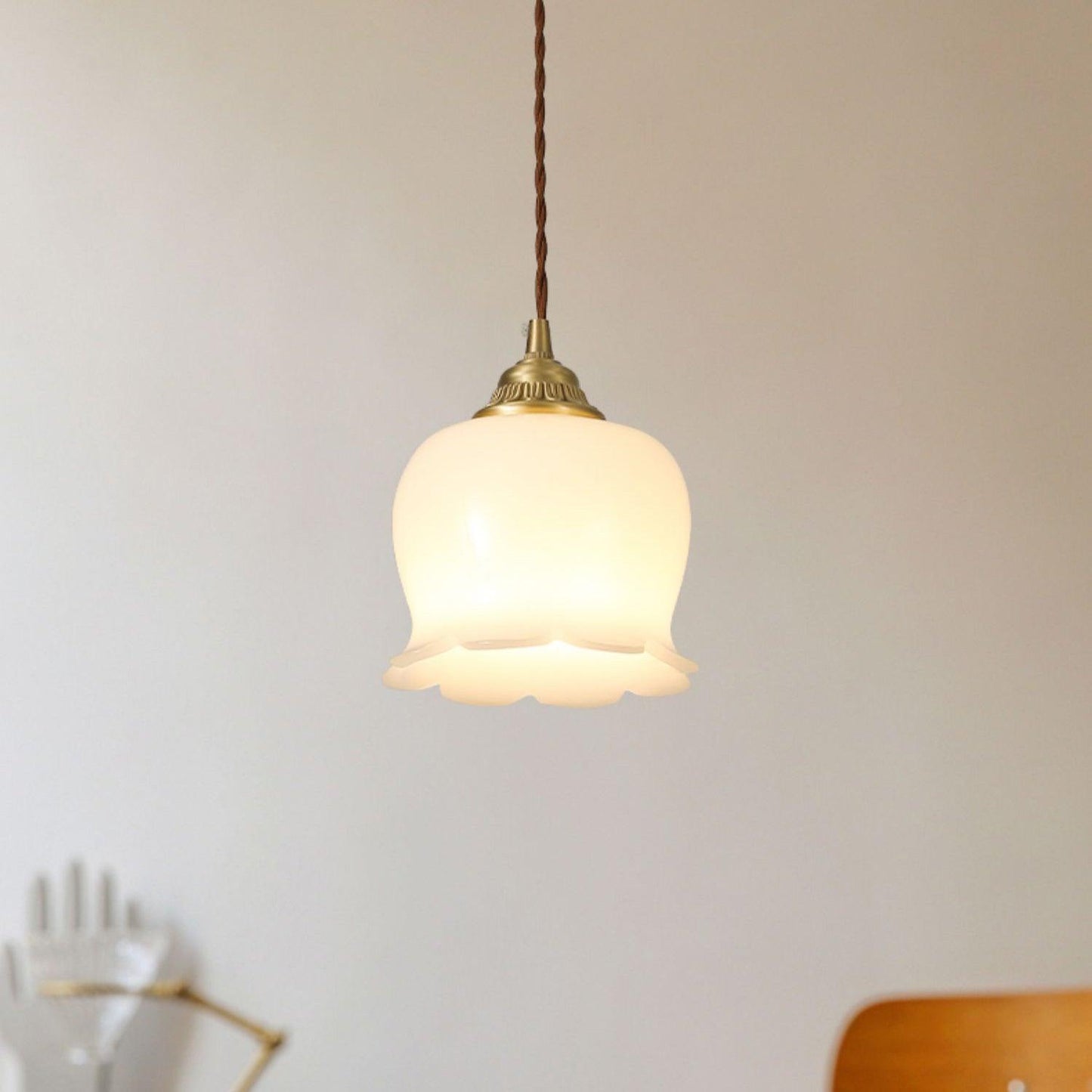 Pendant Lamp Vintage with Flower-Shaped Glass Shade and Brass Fitting