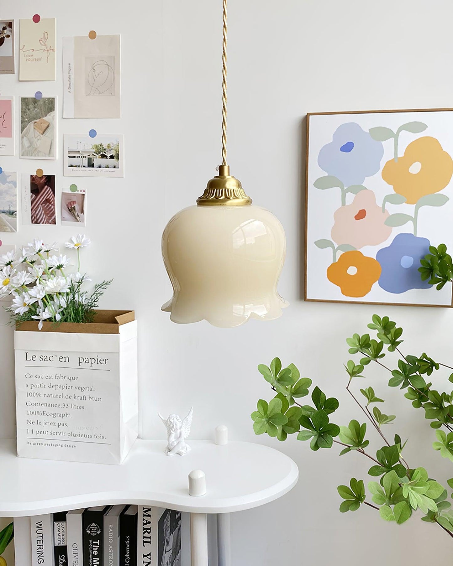 Pendant Lamp Vintage with Flower-Shaped Glass Shade and Brass Fitting