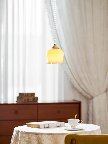 Pendant Lamp Vintage with Flower-Shaped Glass Shade and Brass Fitting