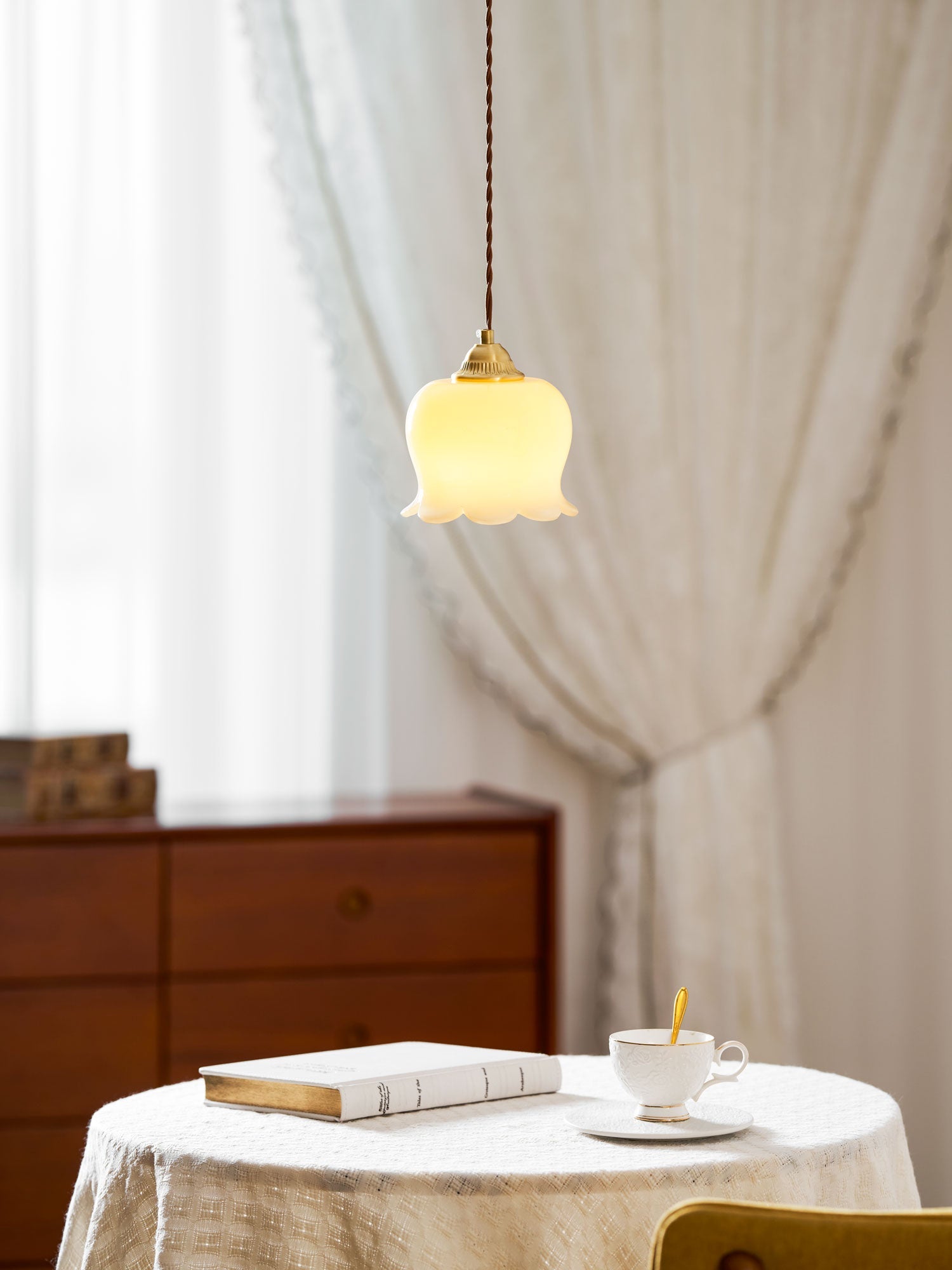 Pendant Lamp Vintage with Flower-Shaped Glass Shade and Brass Fitting