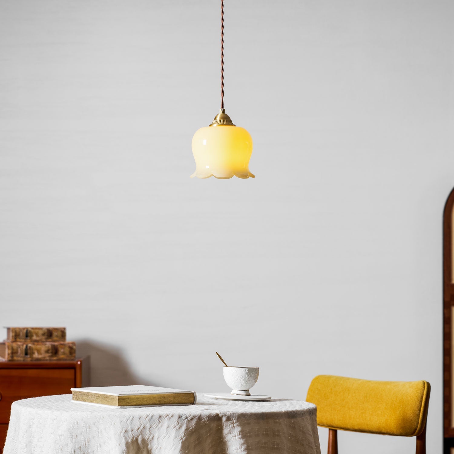 Pendant Lamp Vintage with Flower-Shaped Glass Shade and Brass Fitting