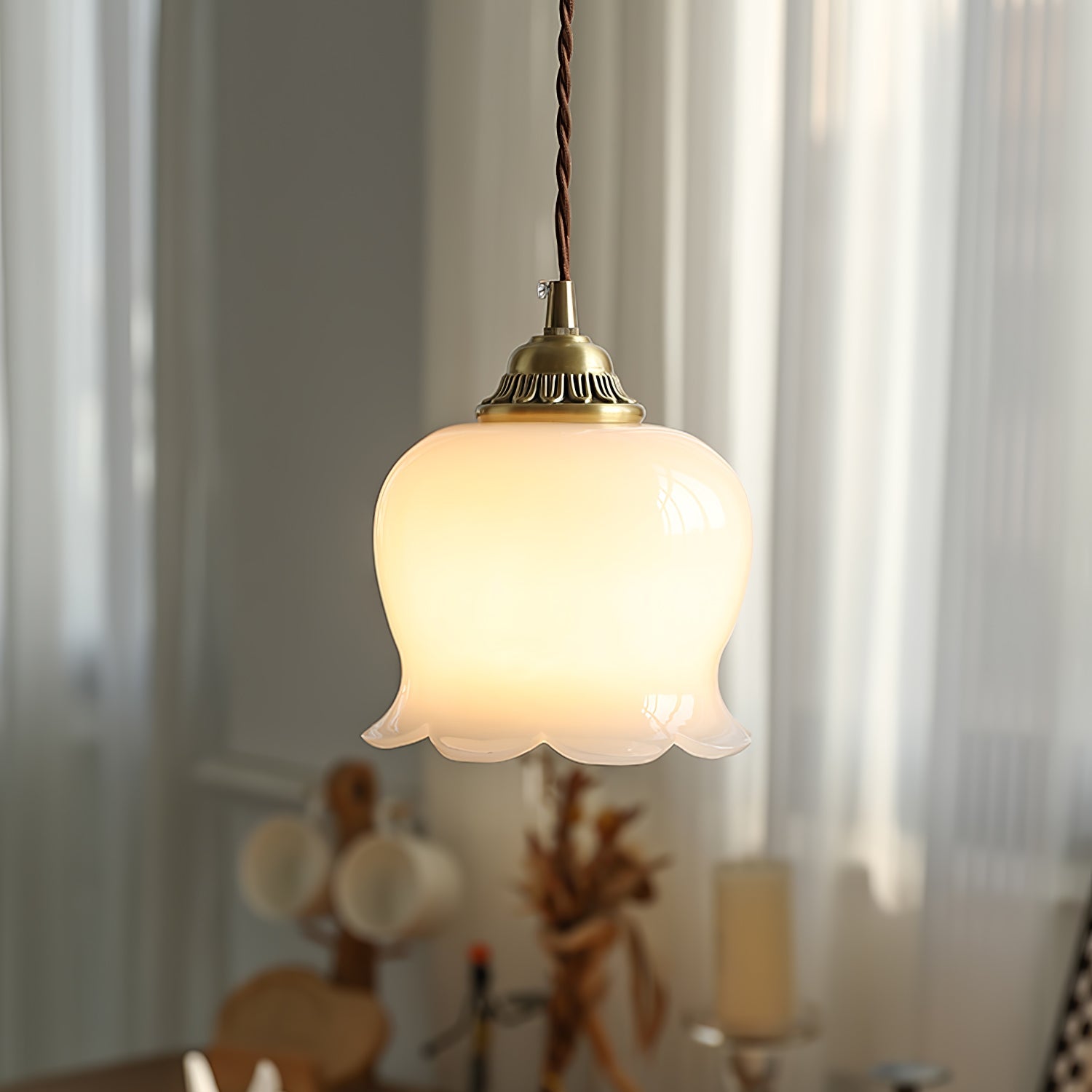 Pendant Lamp Vintage with Flower-Shaped Glass Shade and Brass Fitting