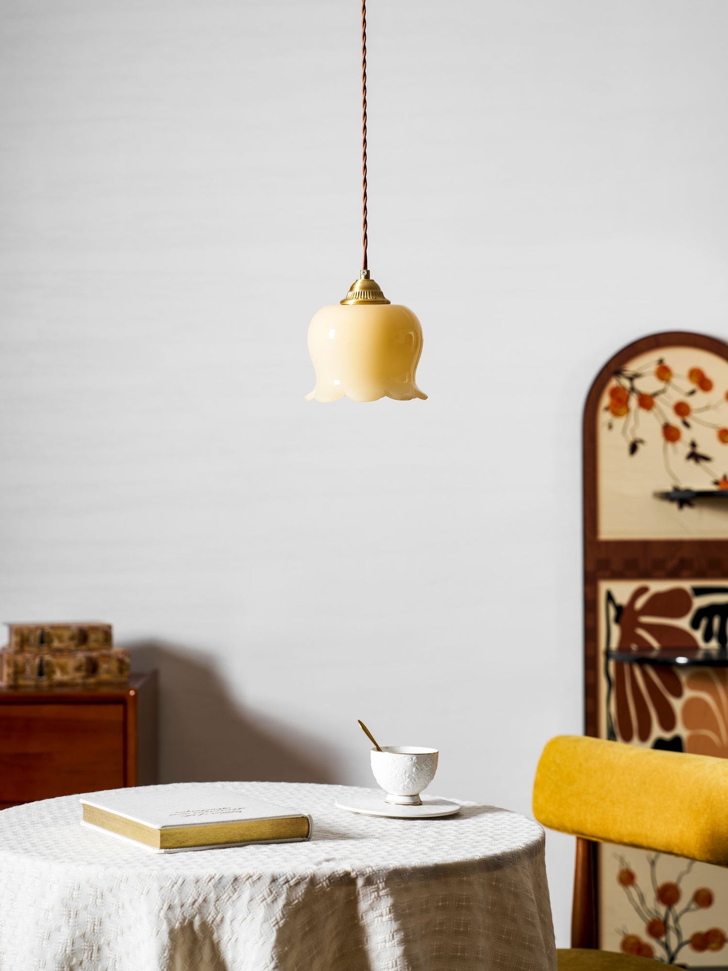 Pendant Lamp Vintage with Flower-Shaped Glass Shade and Brass Fitting