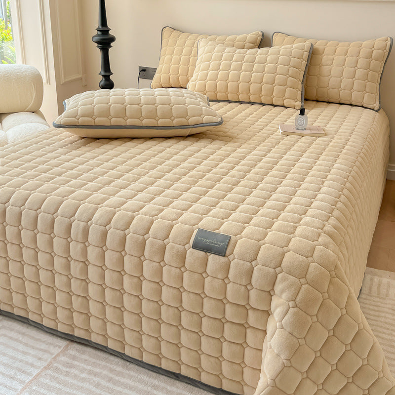 Quilted Fleece Bedspread with Square Texture Pattern and Pillowcases
