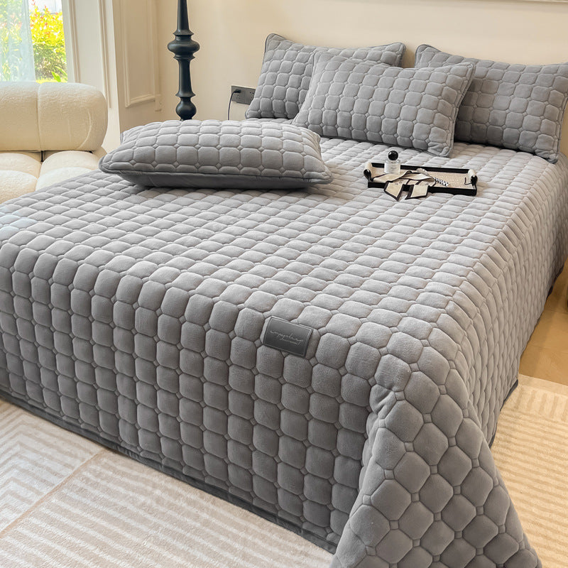 Quilted Fleece Bedspread with Square Texture Pattern and Pillowcases