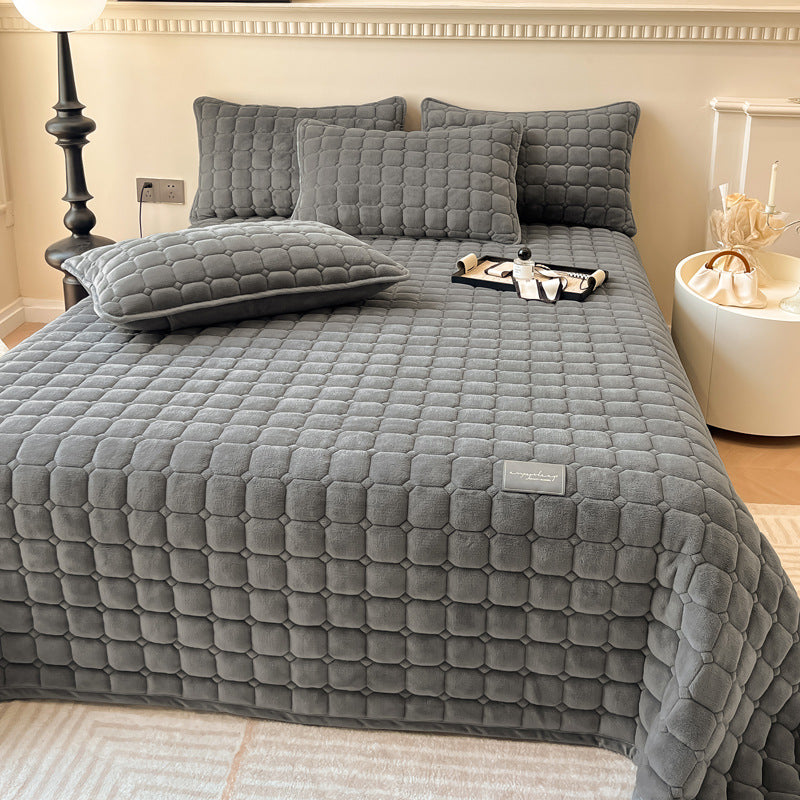 Quilted Fleece Bedspread with Square Texture Pattern and Pillowcases