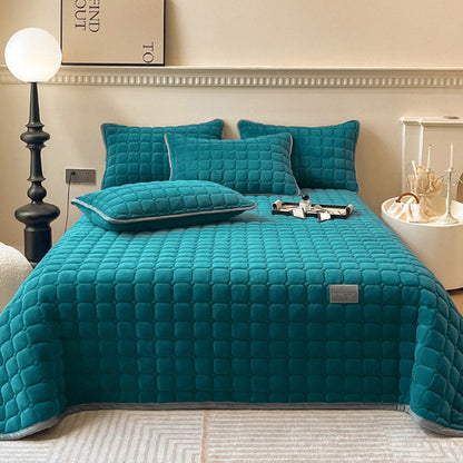 Quilted Fleece Bedspread with Square Texture Pattern and Pillowcases