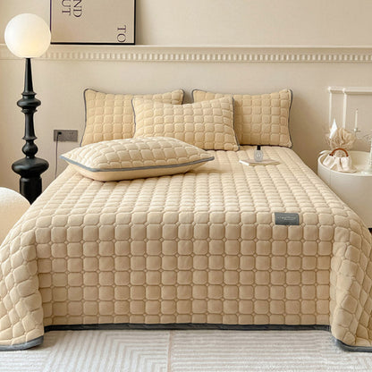 Quilted Fleece Bedspread with Square Texture Pattern and Pillowcases