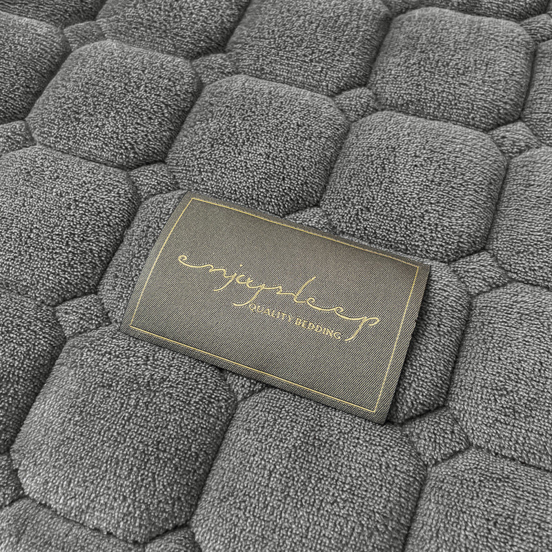 Quilted Fleece Bedspread with Square Texture Pattern and Pillowcases