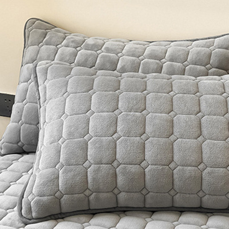 Quilted Fleece Bedspread with Square Texture Pattern and Pillowcases