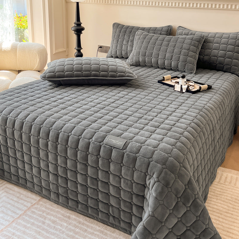 Quilted Fleece Bedspread with Square Texture Pattern and Pillowcases