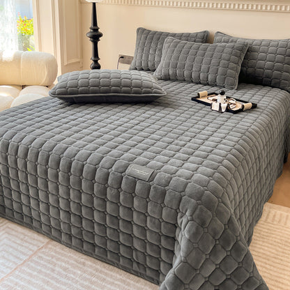 Quilted Fleece Bedspread with Square Texture Pattern and Pillowcases