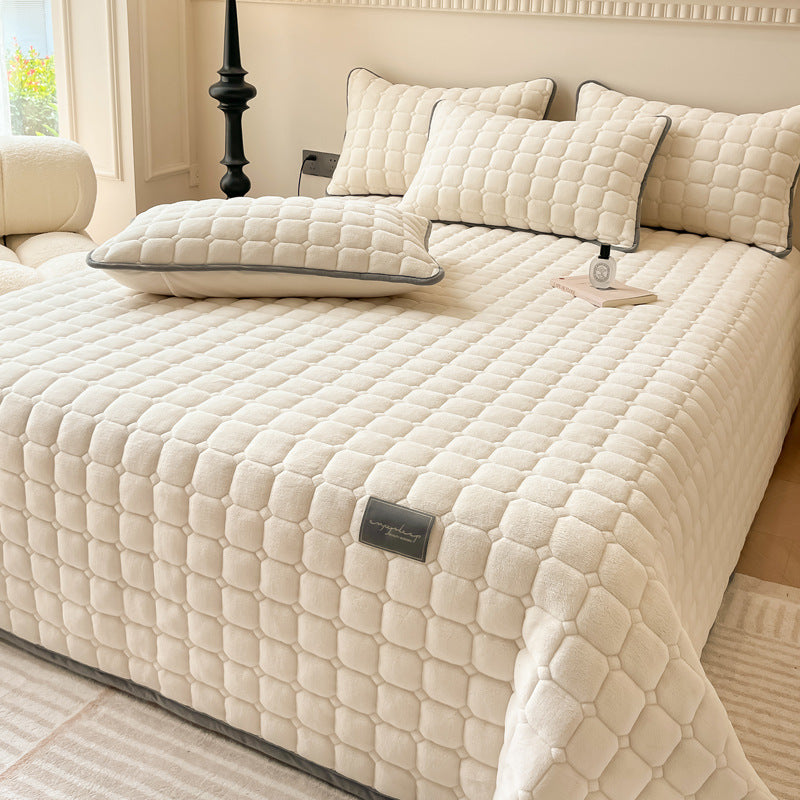 Quilted Fleece Bedspread with Square Texture Pattern and Pillowcases