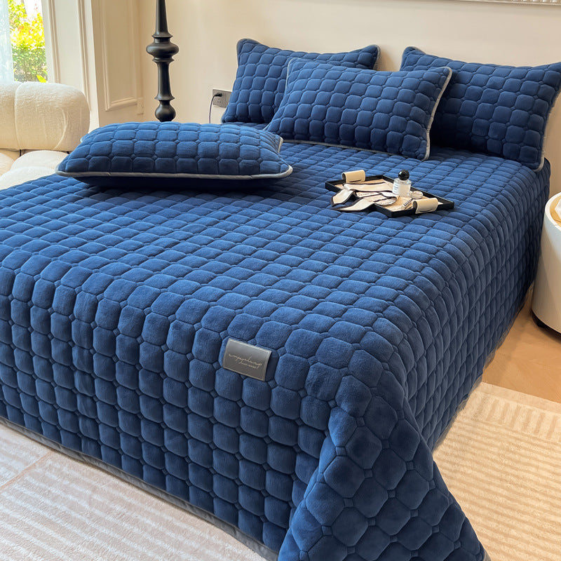Quilted Fleece Bedspread with Square Texture Pattern and Pillowcases
