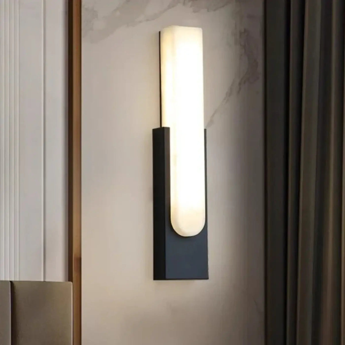 Scandinavian Wall with Marble Effect Finish