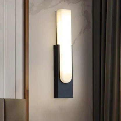 Scandinavian Wall with Marble Effect Finish