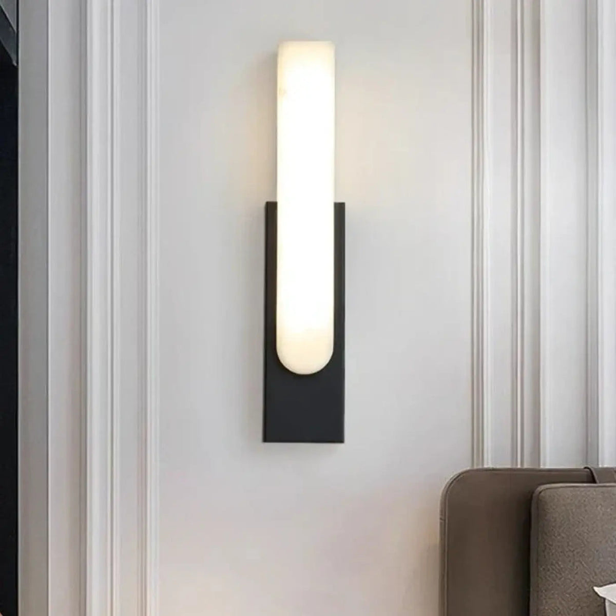 Scandinavian Wall with Marble Effect Finish