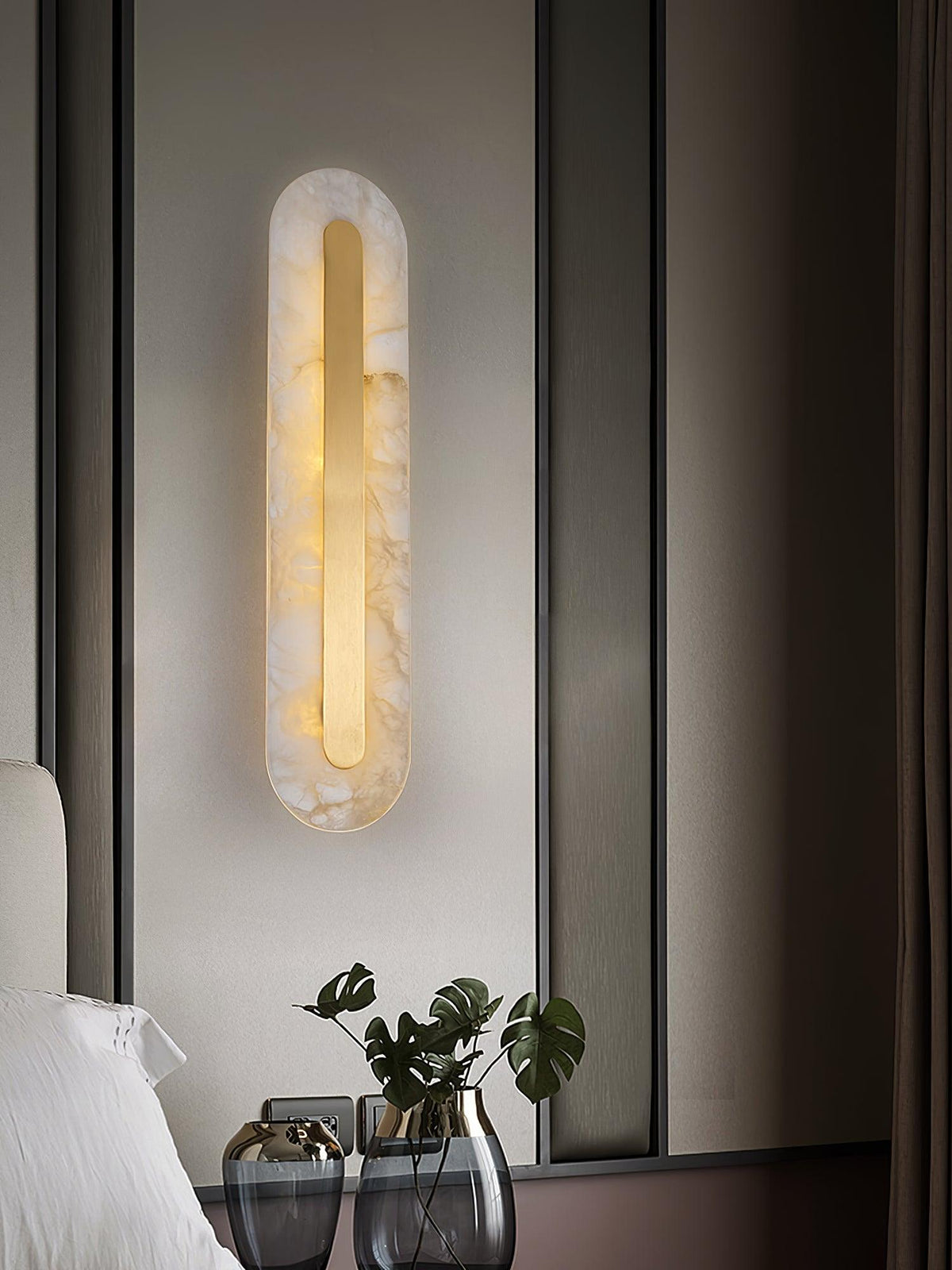 Wall Lamp Modern Alabaster with Integrated LED and Brass Finish